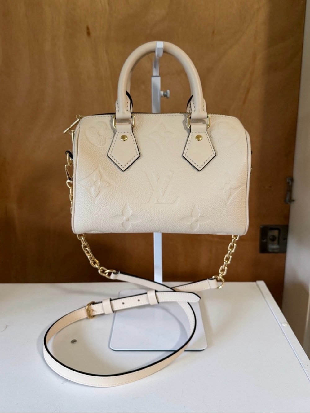 Louis Vuitton Speedy Bandoulière 20 in Crème